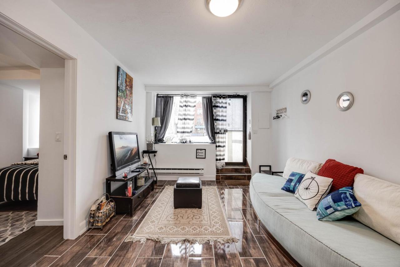 Bright Parkdale Court - Little Portugal W/ Free Parking Toronto Exterior photo