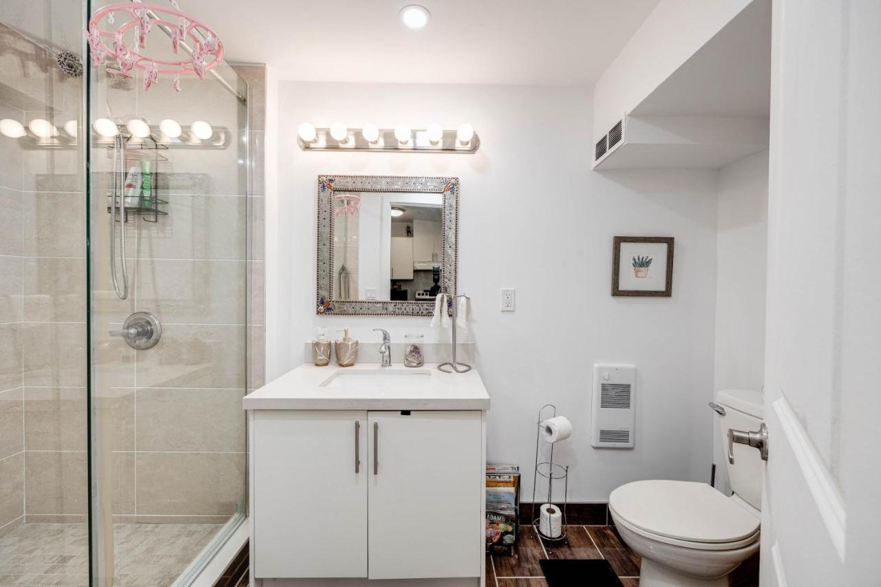 Bright Parkdale Court - Little Portugal W/ Free Parking Toronto Exterior photo