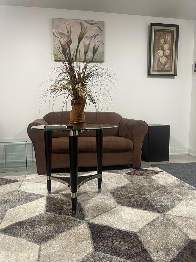 Bright Parkdale Court - Little Portugal W/ Free Parking Toronto Exterior photo